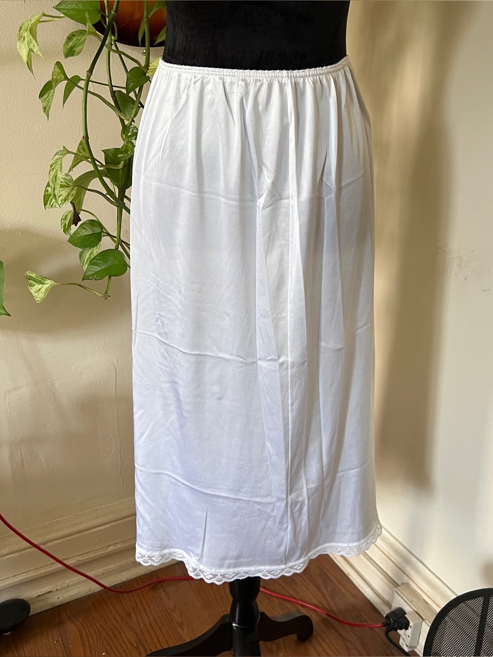 Vtg 80s Warners Perfect Measure White Skirt Slip Size Large